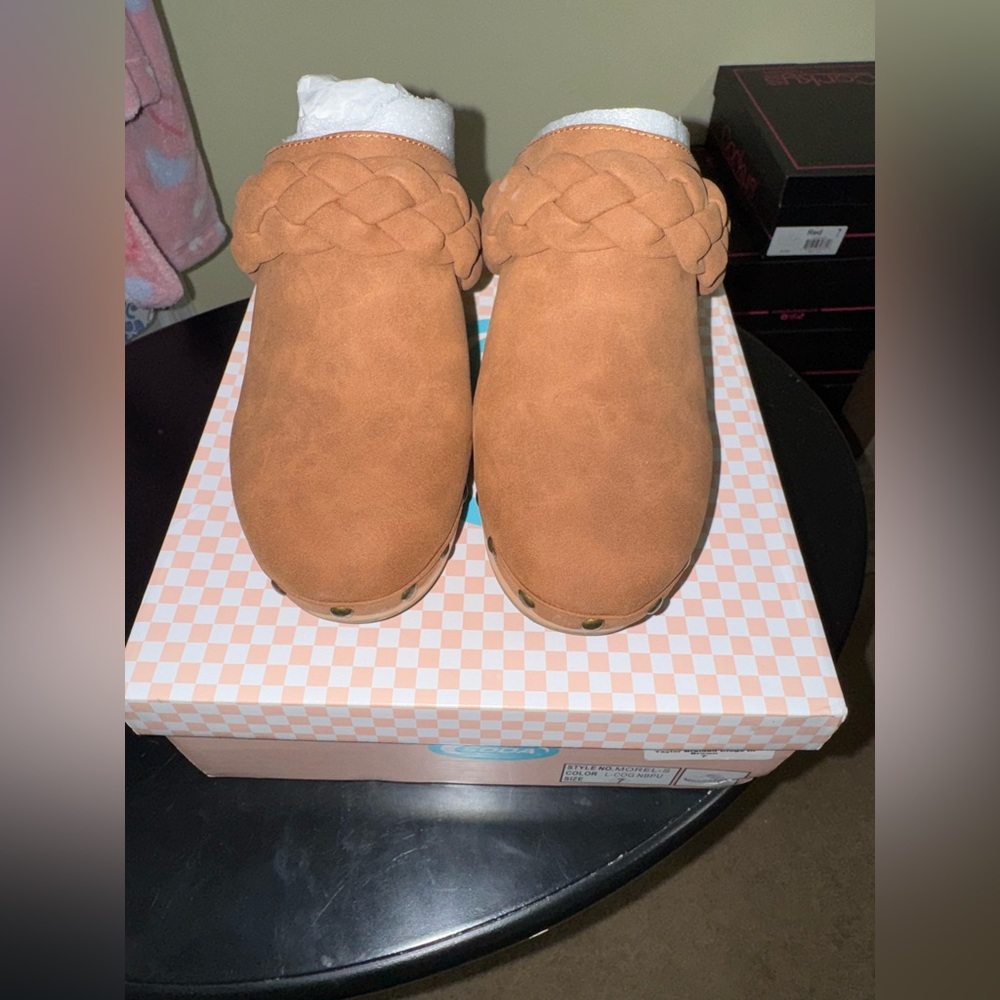 Soda Camel Braided Clogs size 7